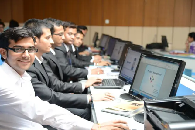 computer lab at ims ghaziabad